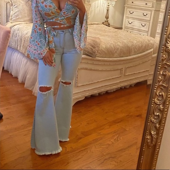 Distress Flare Bell Bottom Light Wash Denim Jeans - Picture 10 of 11